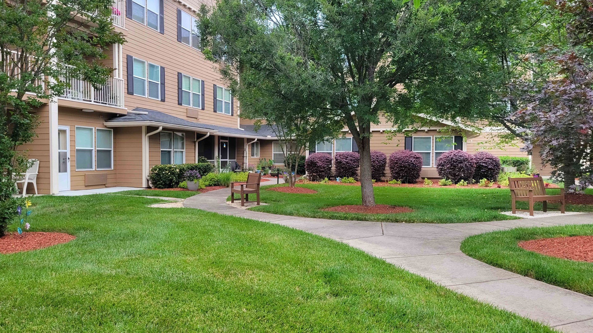 The courtyard at The Lodge at Wake Forest