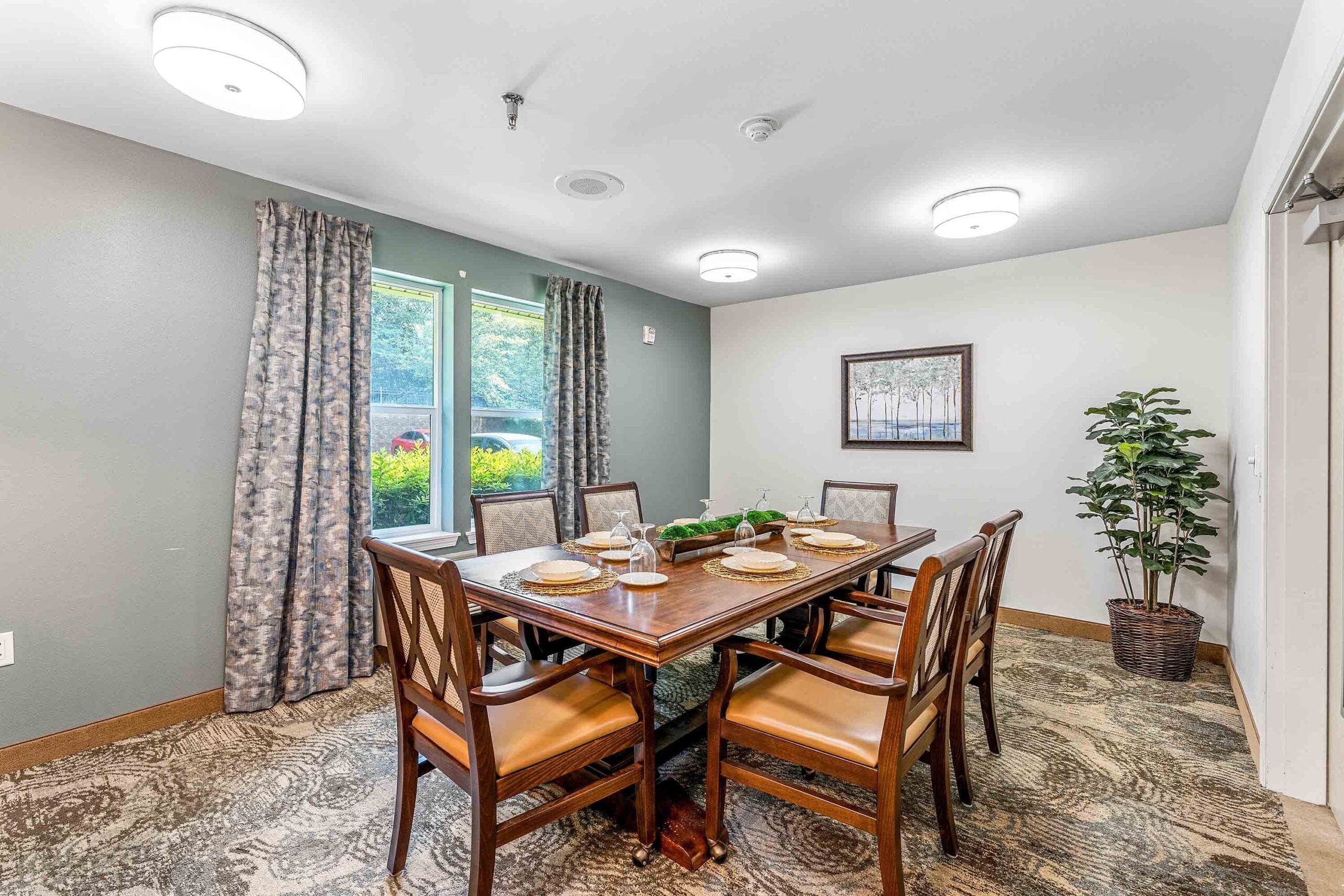The dining room at The Lodge at Wake Forest set for mealtime